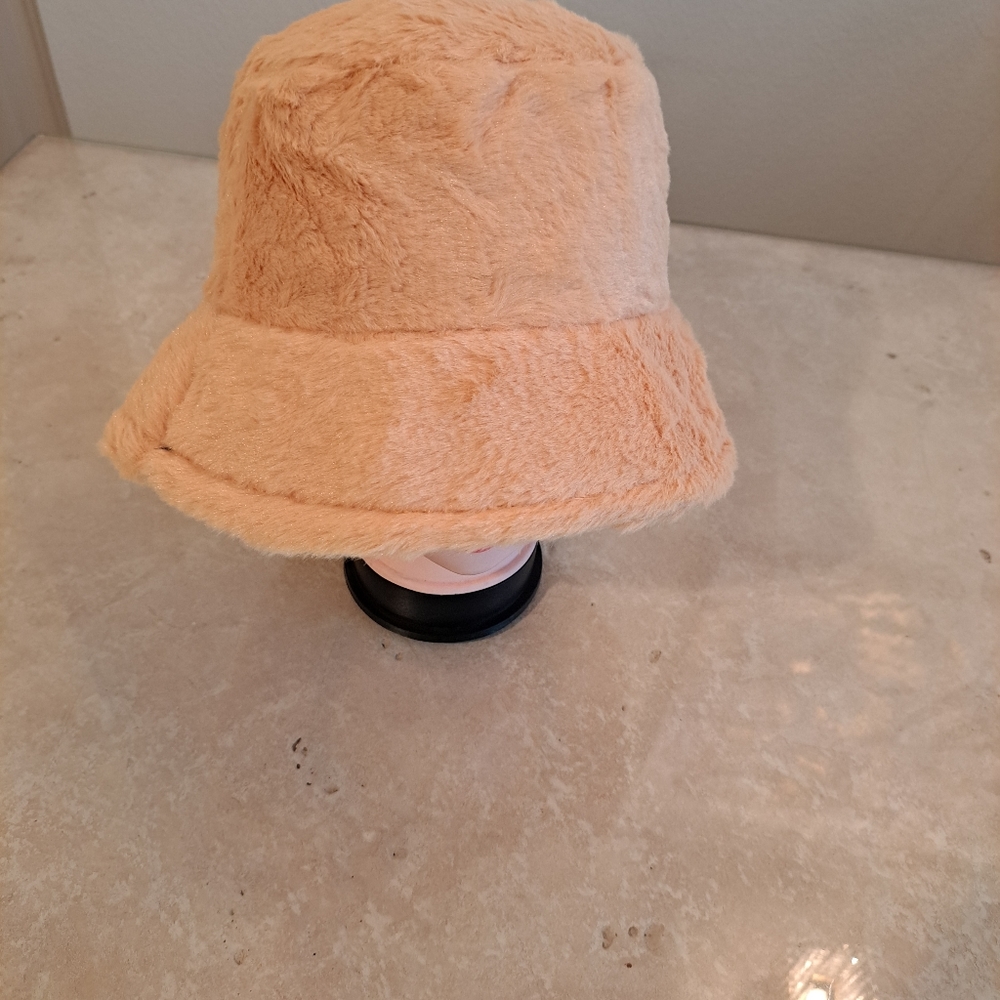 Women's fuzzy bucket hat one size with inside drawstring Butter new